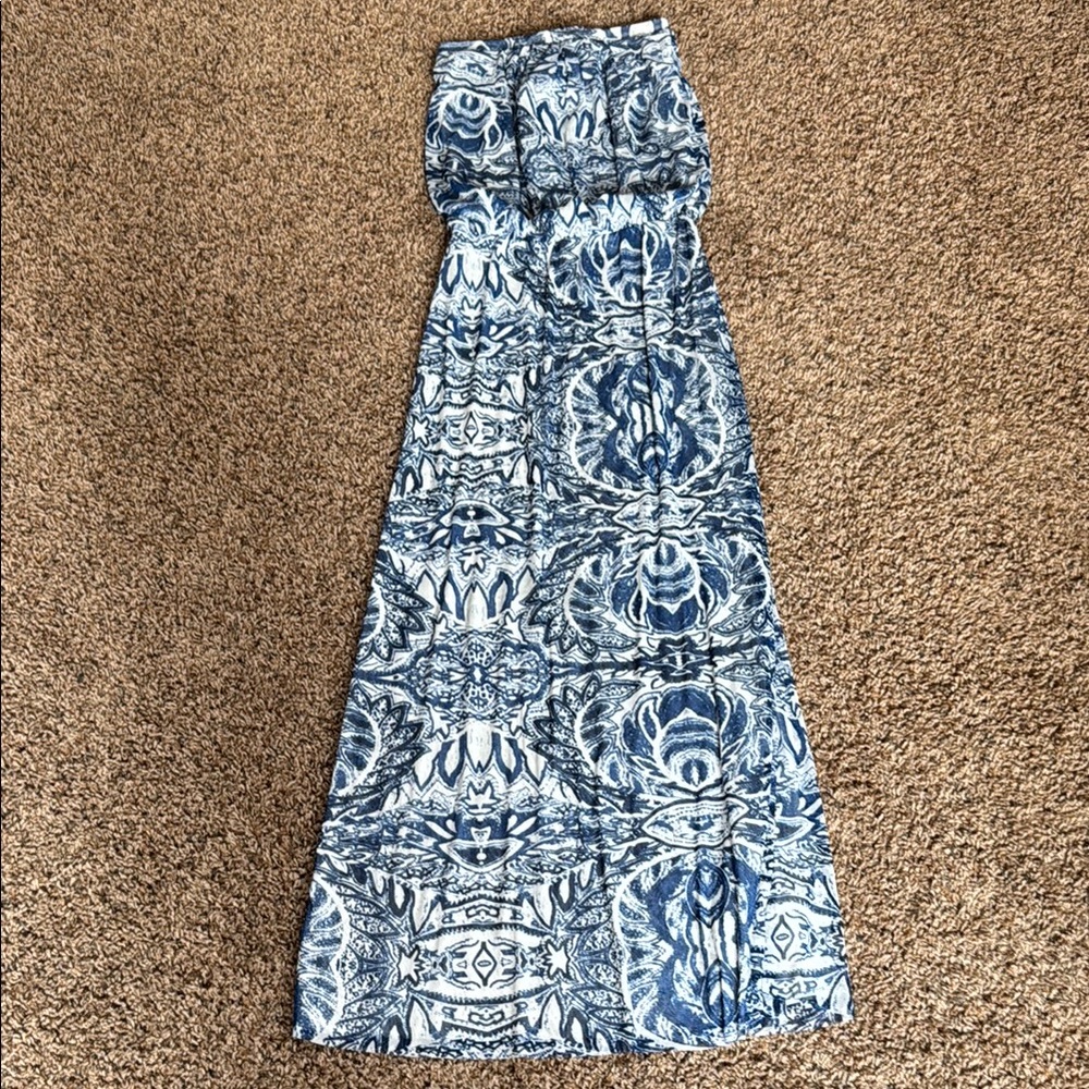 NWT Strapless flowy blue and White Maxi Dress